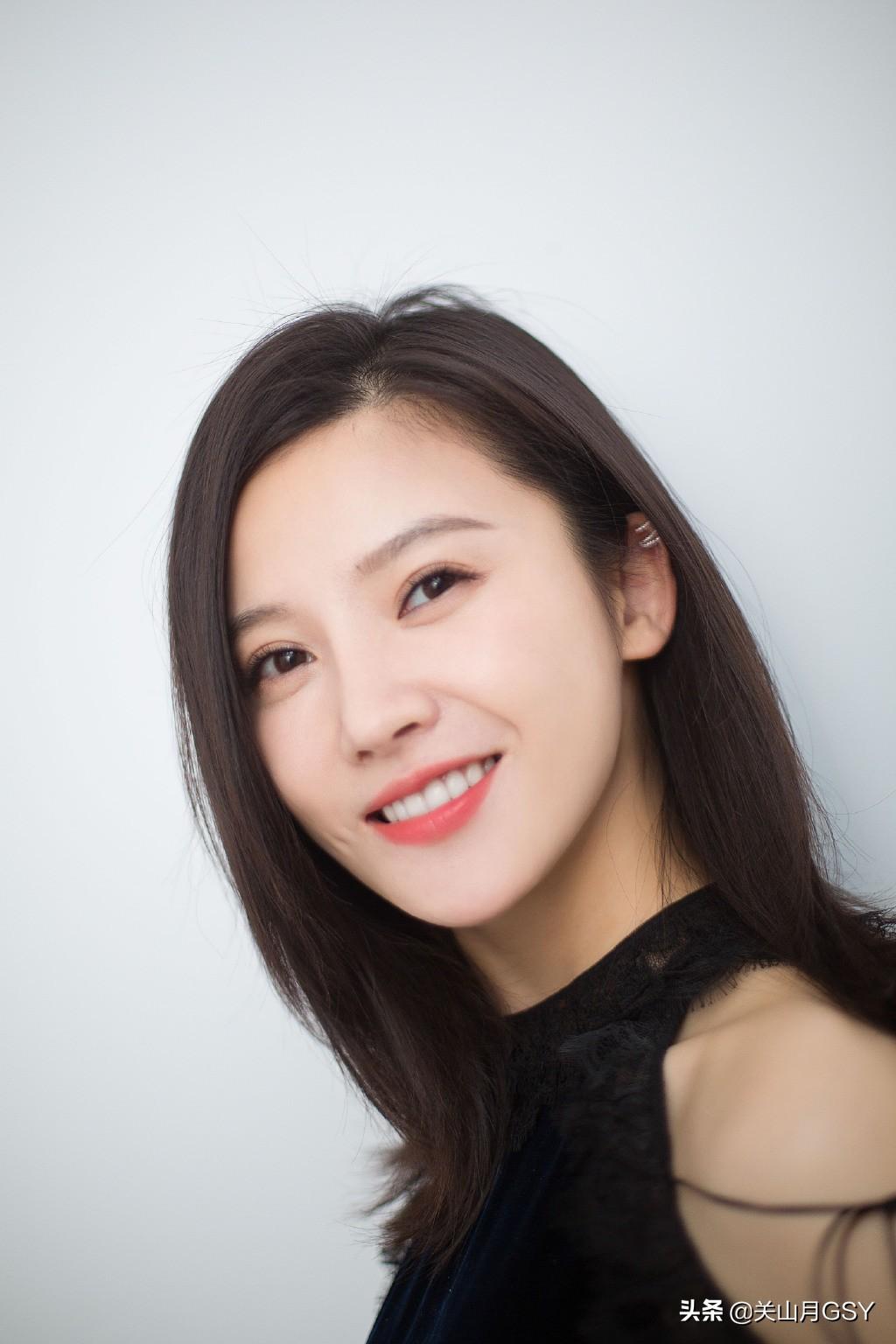 演员杨子姗的独特艺术之旅，探寻小巷中的艺术空间之美